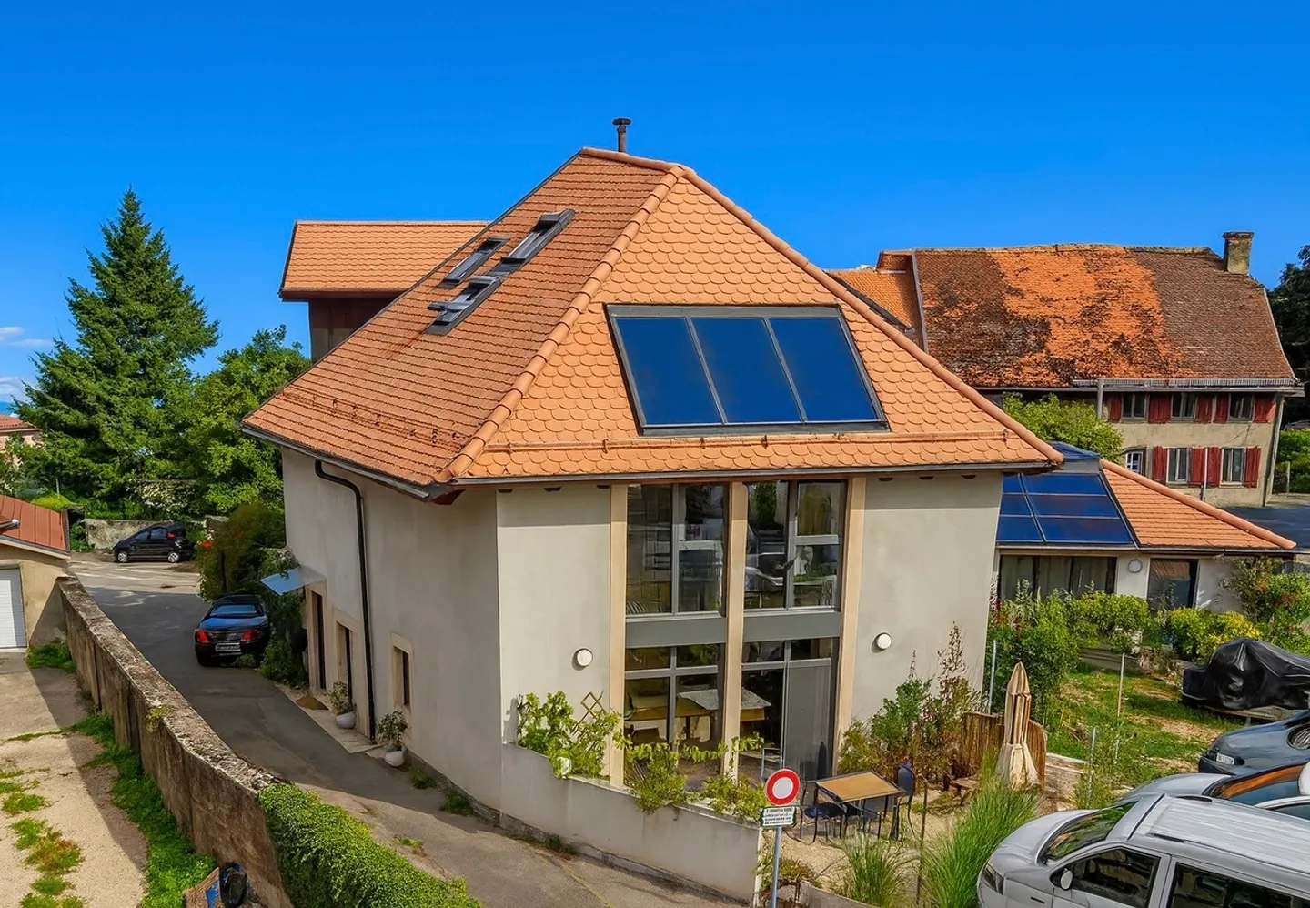 Neues Haus vor den Toren von Lausanne - Foto 1 von 10