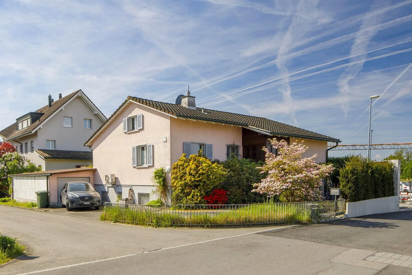 Charmante maison individuelle avec un vaste jardin (terrain à bâtir) - Photo 1 sur 8