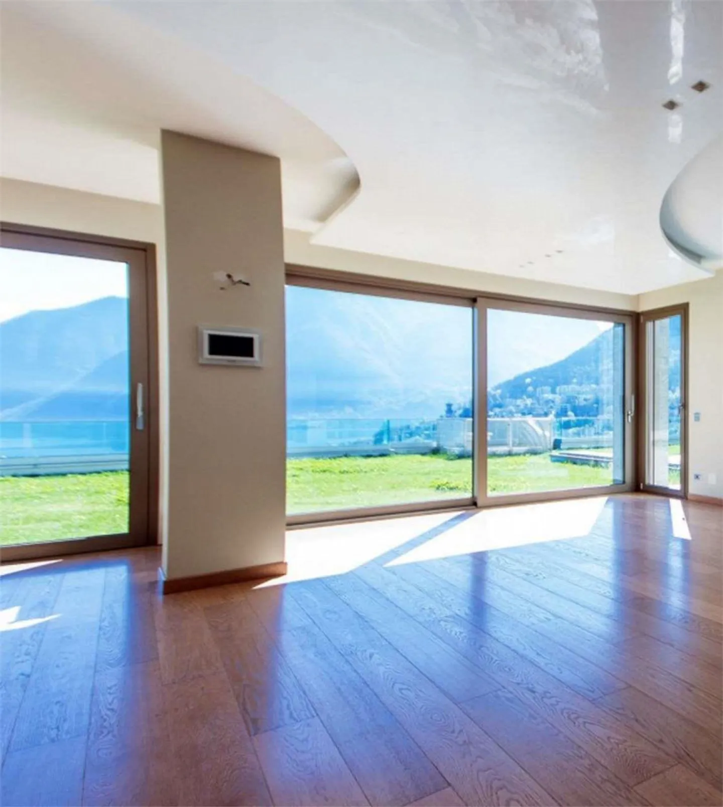 PENTHOUSE WITH TERRACE AND LAKE VIEW - Photo 4 of 8