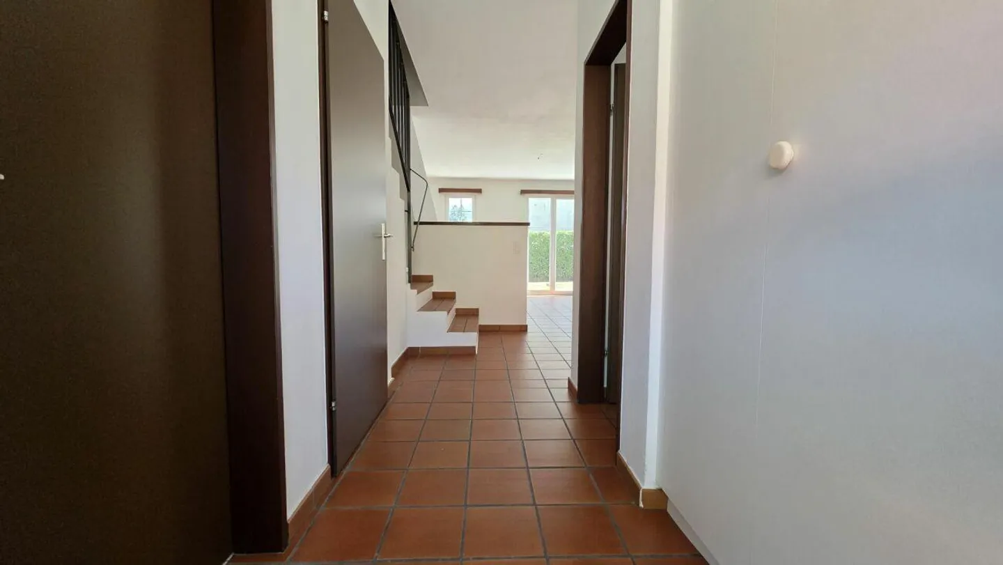 Maison de ville d'angle avec jardin - Losone - Photo 2 sur 10