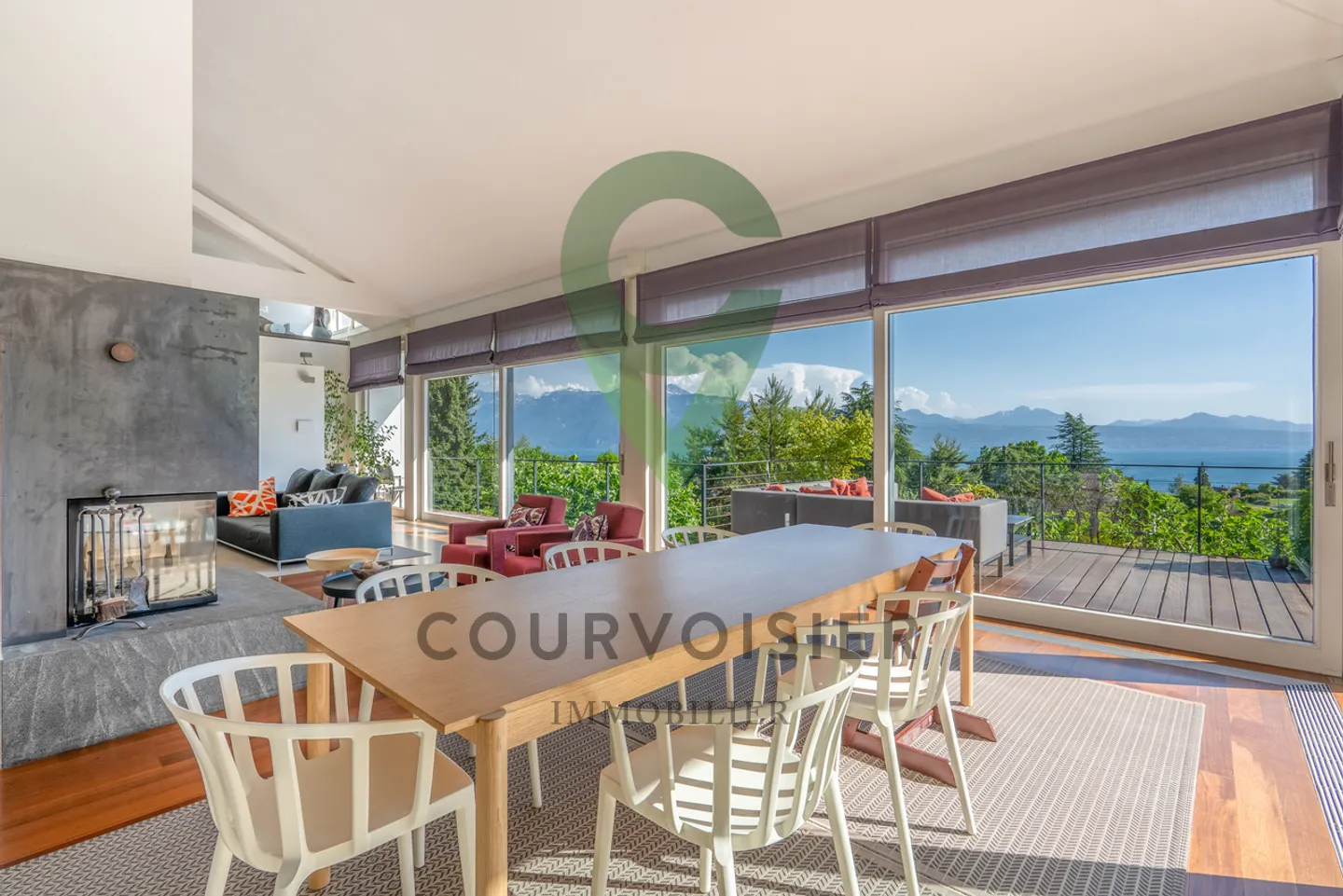 Magnificent contemporary villa with panoramic view and mirror pool - Photo 3 of 11