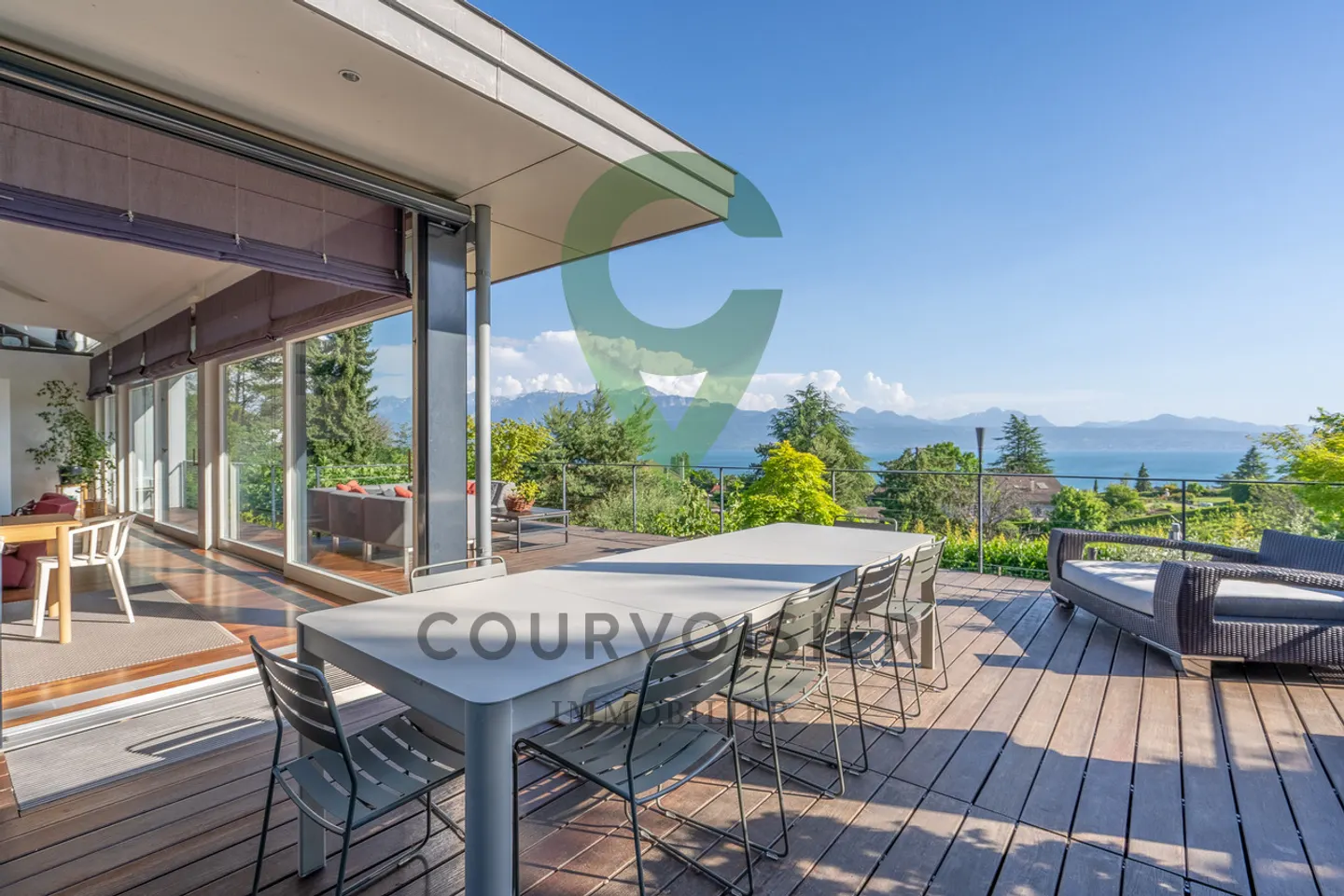 Magnificent contemporary villa with panoramic view and mirror pool - Photo 11 of 11