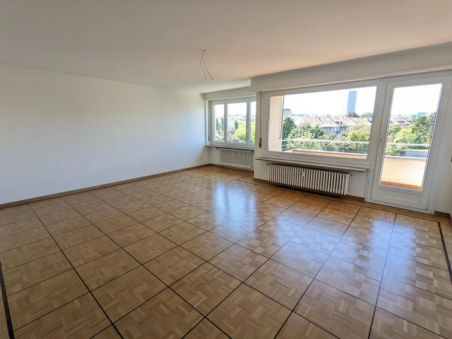 Moderno appartamento di 4,5 stanze con torre di lavaggio privata, vicino ad Aeschenplatz - Foto 1 di 13