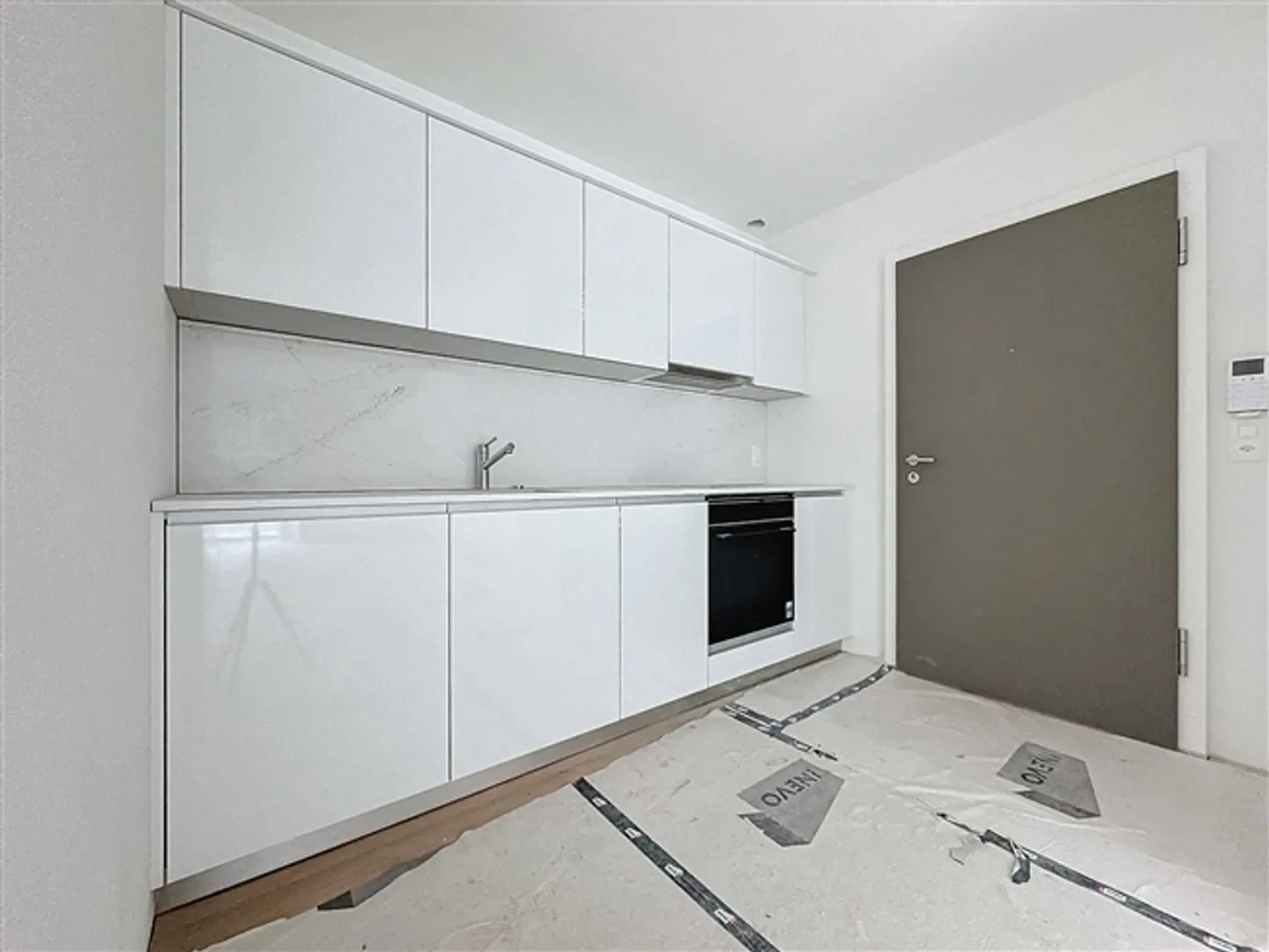 Nuovo studio con terrazza coperta e giardino - Foto 1 di 13