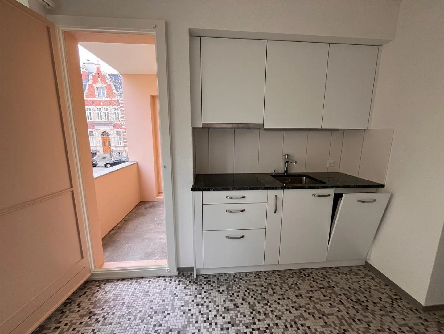 Moderno appartamento di 4,5 stanze con torre di lavaggio privata, vicino ad Aeschenplatz - Foto 4 di 13