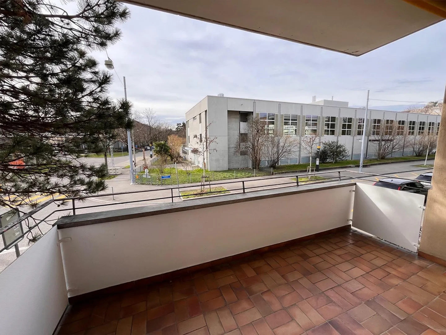 Moderno appartamento di 4,5 stanze con torre di lavaggio privata, vicino ad Aeschenplatz - Foto 6 di 13