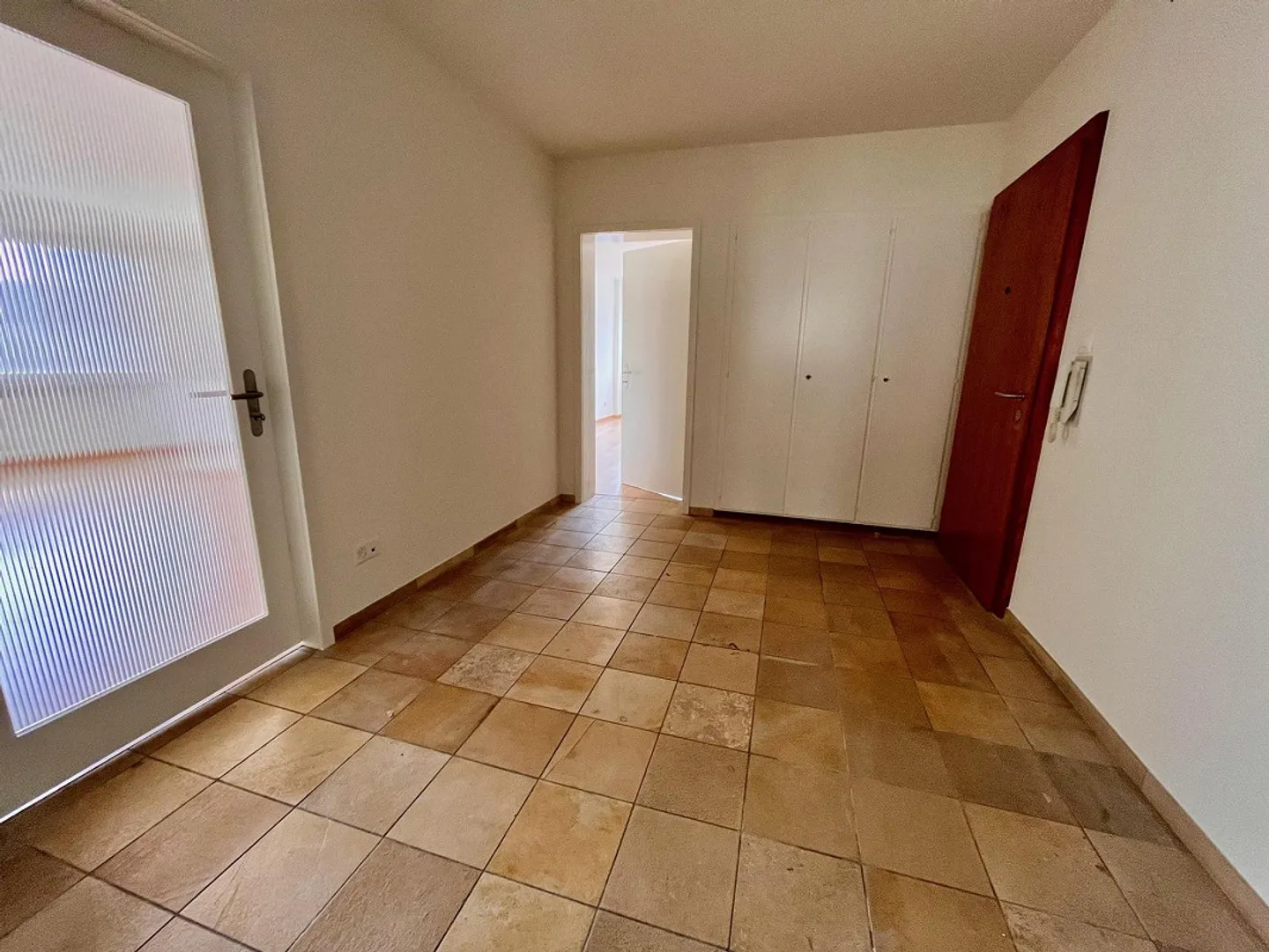 Moderno appartamento di 4,5 stanze con torre di lavaggio privata, vicino ad Aeschenplatz - Foto 7 di 13