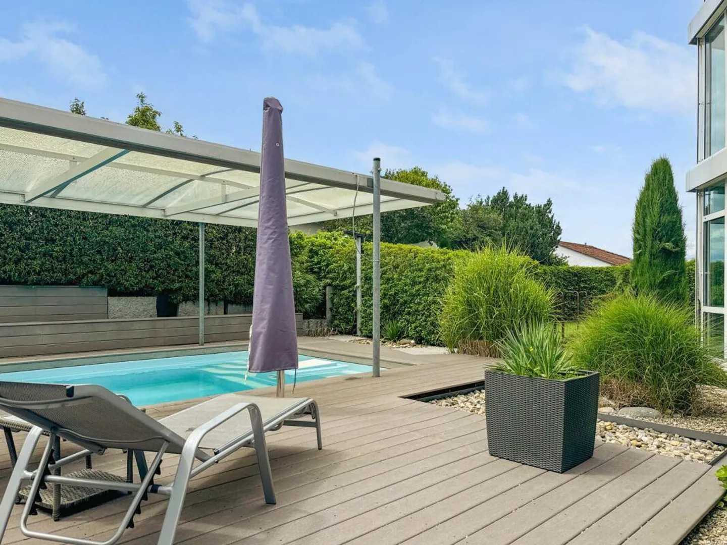 Grosszügiges Einfamilienhaus mit Pool, Sauna und Munotblick in Buchthalen - Foto 1 von 12