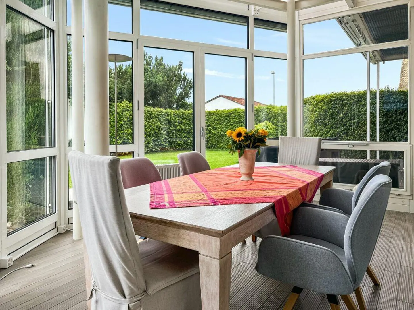 Grosszügiges Einfamilienhaus mit Pool, Sauna und Munotblick in Buchthalen - Foto 3 von 12