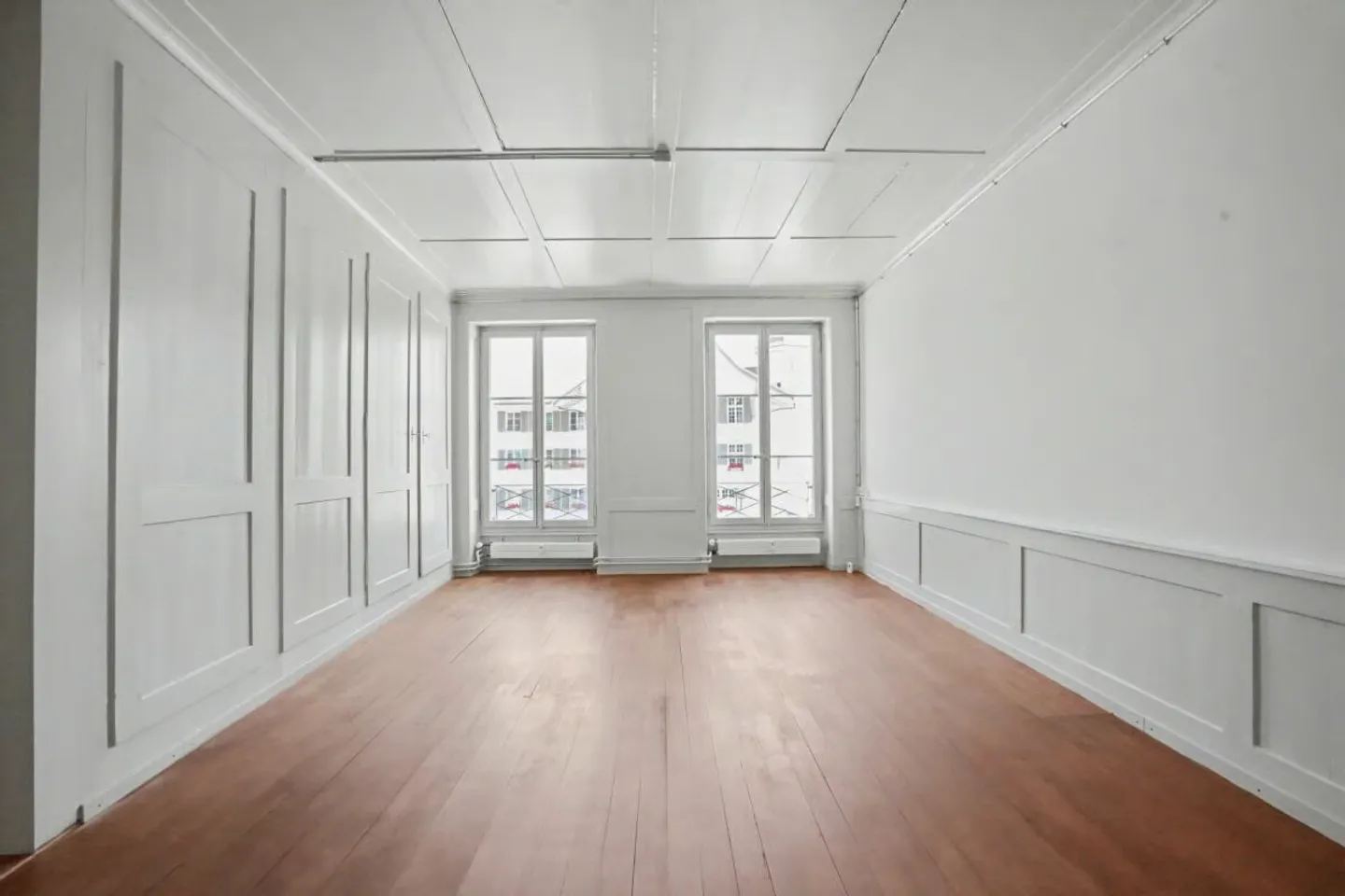 Appartamento elegante di 4,5 stanze in un vecchio edificio ad Aarberger Stedtli! - Foto 3 di 13