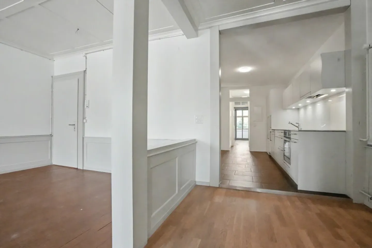Appartamento elegante di 4,5 stanze in un vecchio edificio ad Aarberger Stedtli! - Foto 4 di 13
