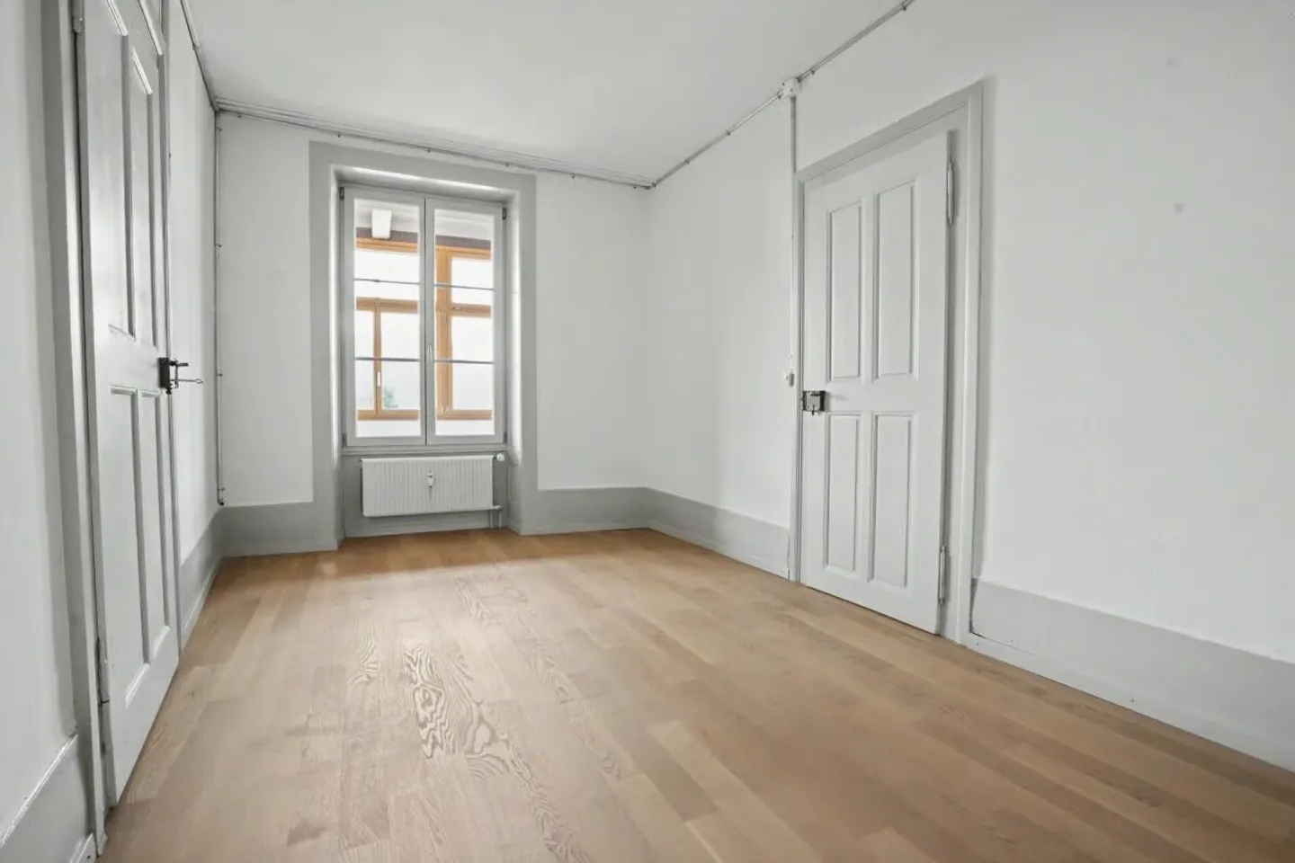 Appartamento elegante di 4,5 stanze in un vecchio edificio ad Aarberger Stedtli! - Foto 8 di 13