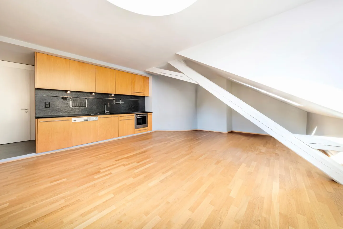 Charming Apartment in Eaux-Vives - Photo 2 of 6