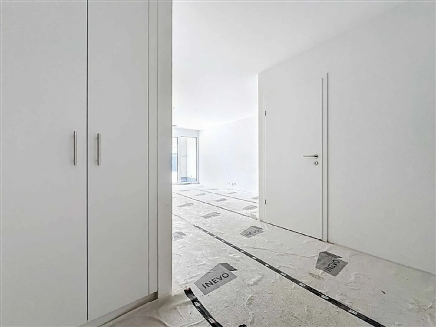 Nuovo studio con terrazza coperta e giardino - Foto 4 di 13