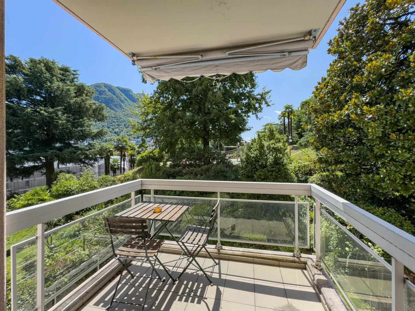 Prestigious lake view apartment in Lugano - Photo 13 of 22