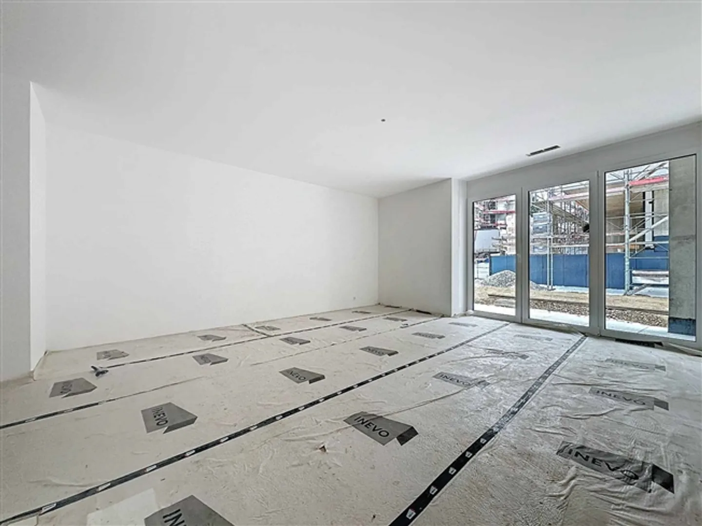 Nuovo studio con terrazza coperta e giardino - Foto 6 di 13