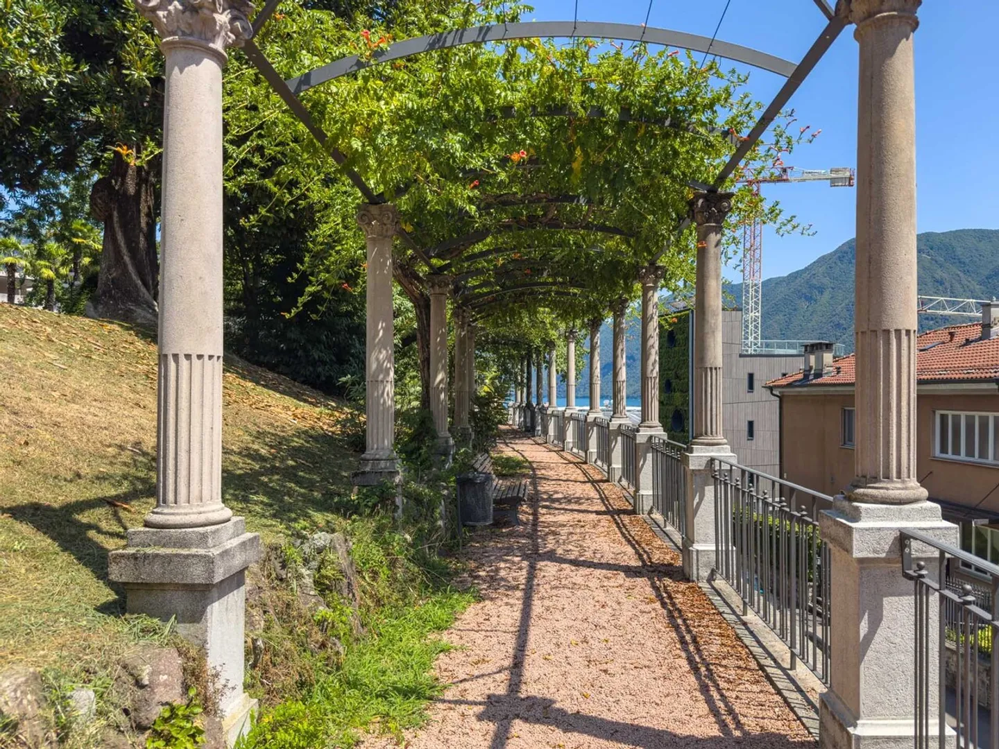 Prestigious lake view apartment in Lugano - Photo 20 of 22