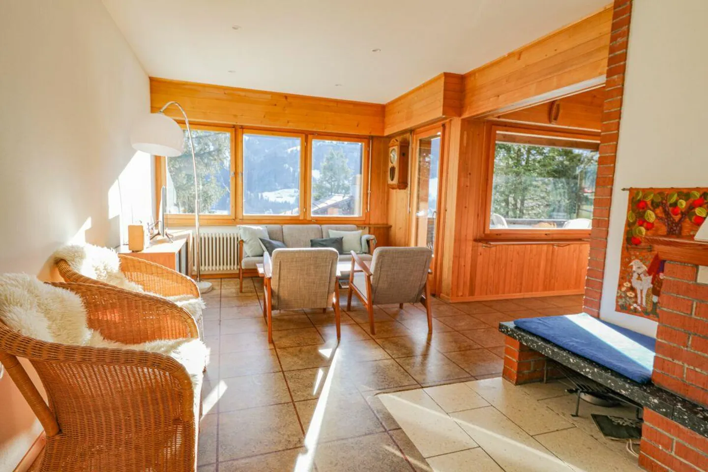 Chalet rustique avec deux unités résidentielles et garage dans un cadre idyllique - Photo 3 sur 12