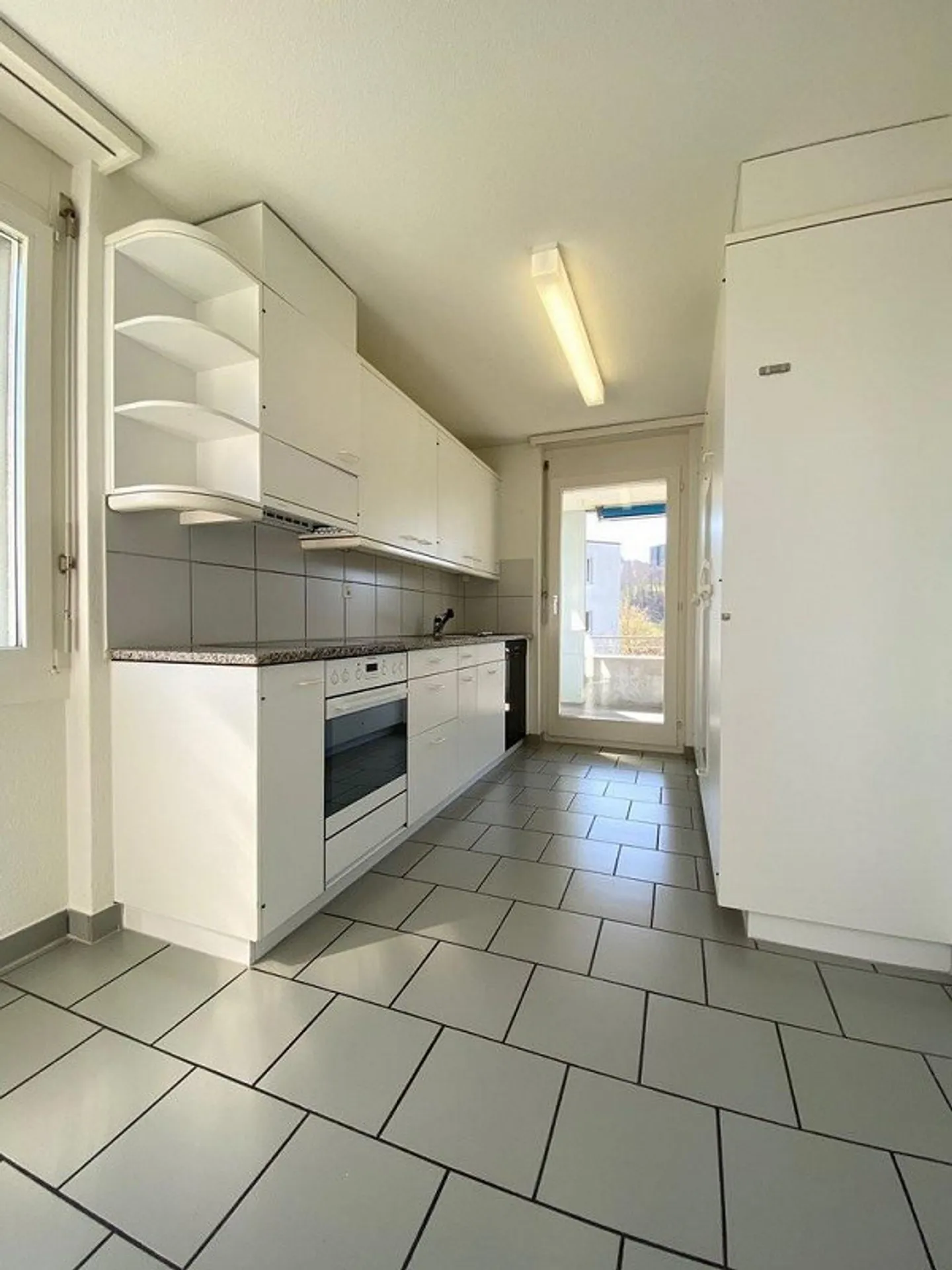 Cozy Family Apartment in a Quiet Location in Stettlen - Photo 2 of 9