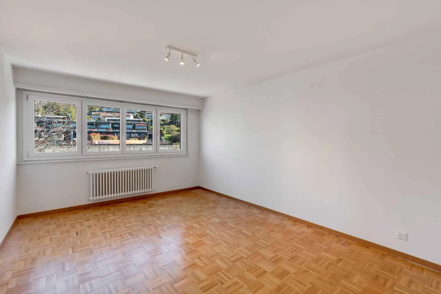 Close to Everything, 3.5 Rooms with Spacious Living Room - Photo 3 of 5