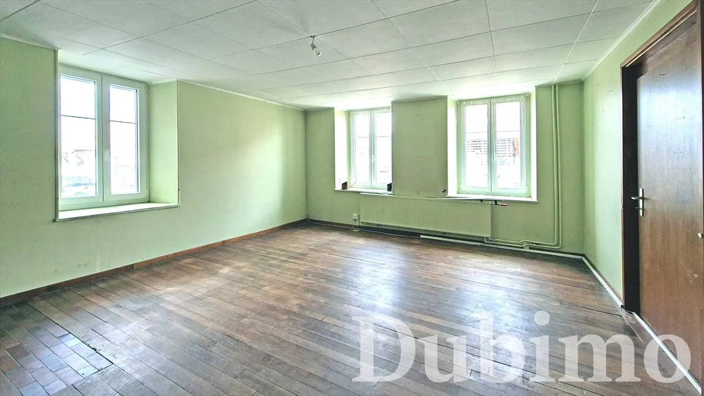 House in the village with 6.5 rooms and great potential - Photo 2 of 11