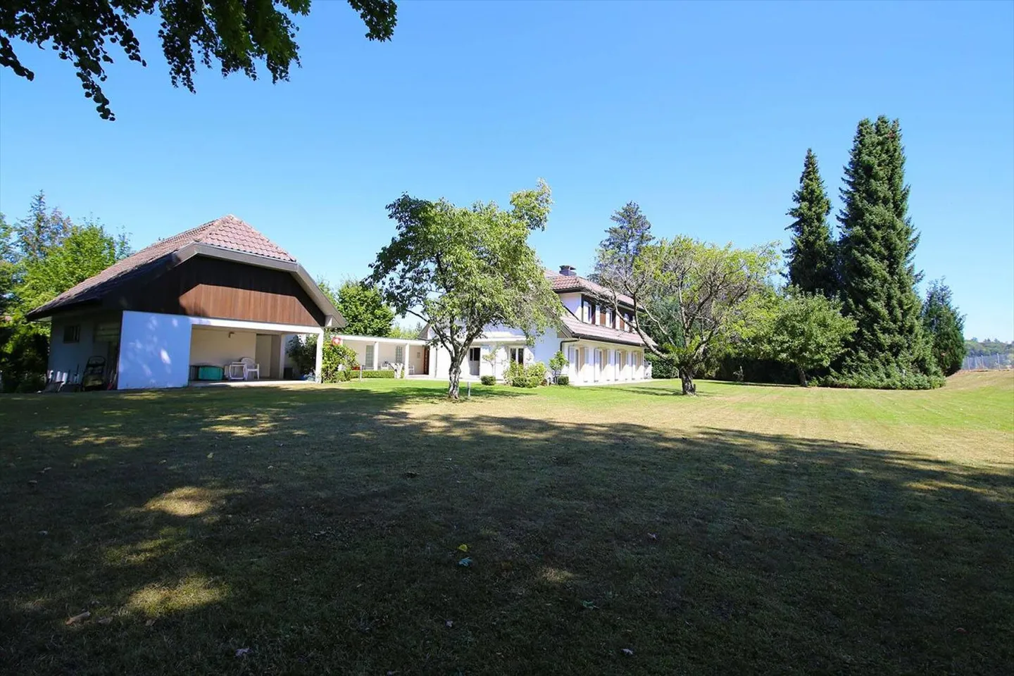 Villa 7,5 Zimmer - Foto 1 von 13