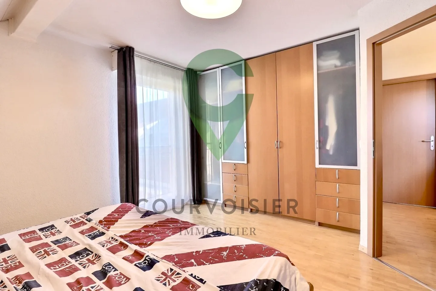 SPACIOUS 4.5-ROOM DUPLEX NEAR GENEVA IN A GREEN SETTING - Photo 7 of 8