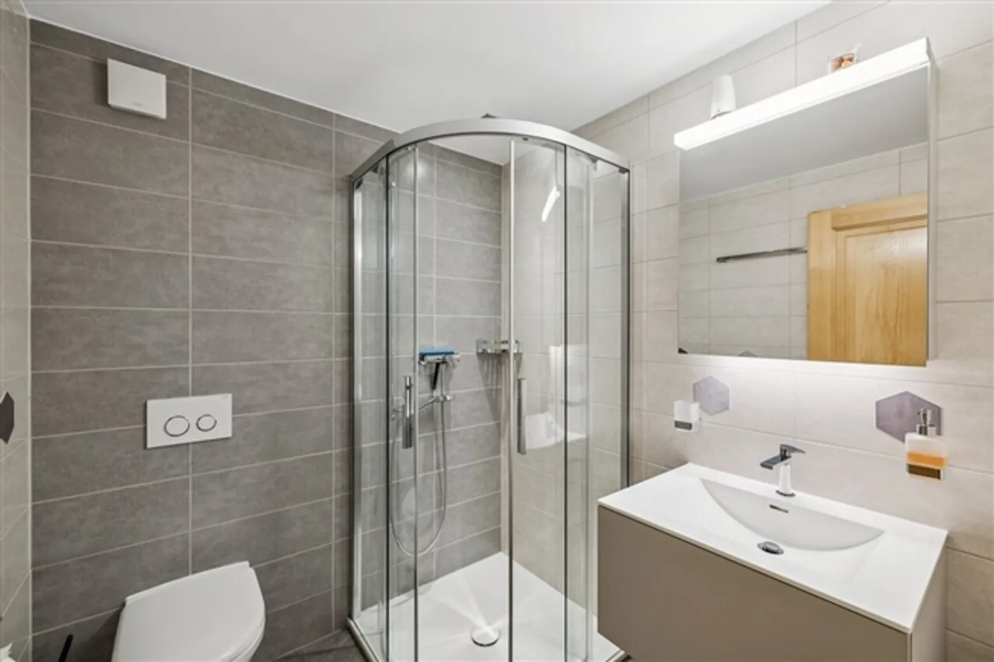 Modern Chalet with Panoramic View – Main Residence - Photo 7 of 12