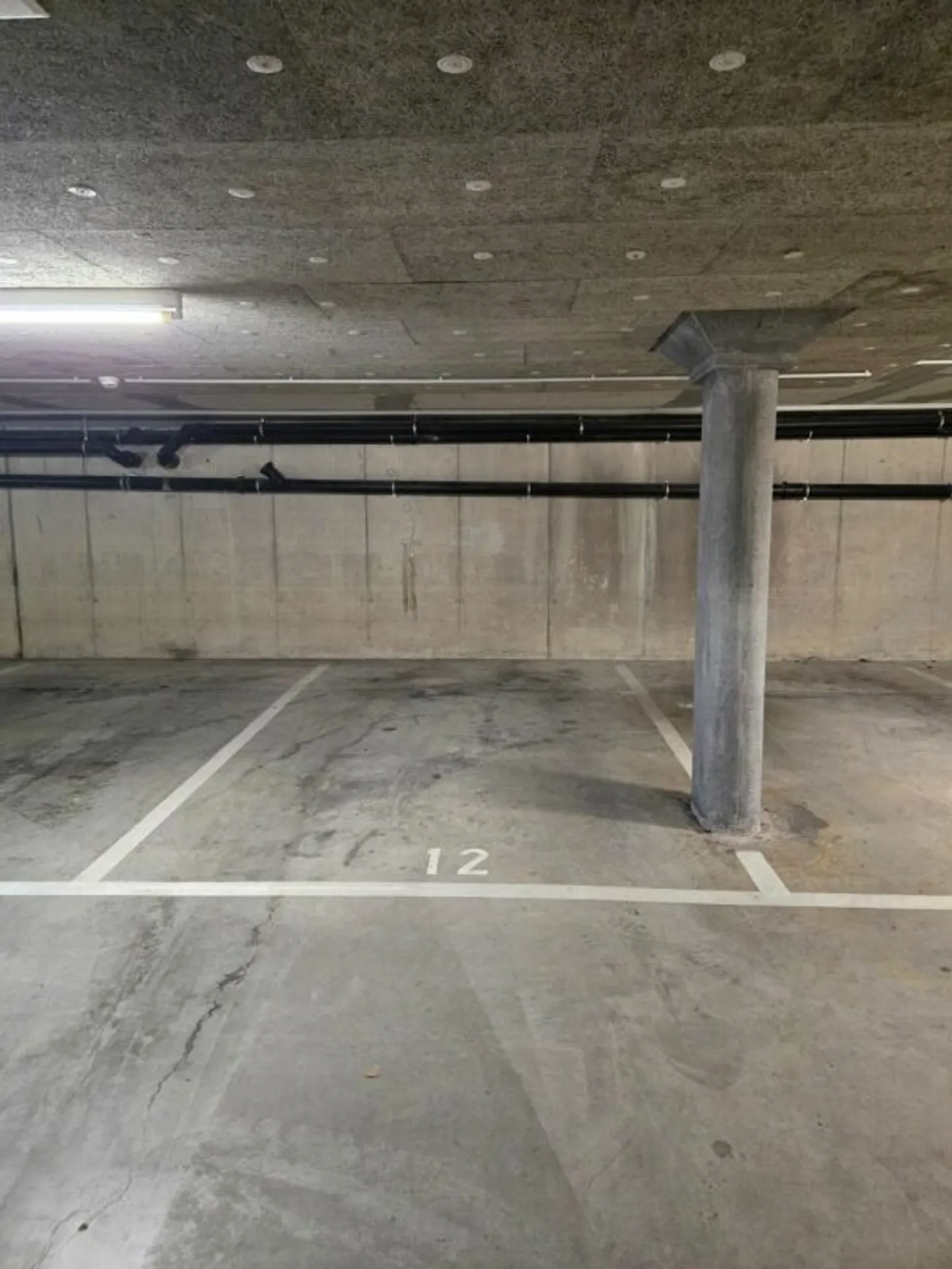 Parking Garage No. 12 and 101, Eichenweg, Belp - Photo 1 of 3