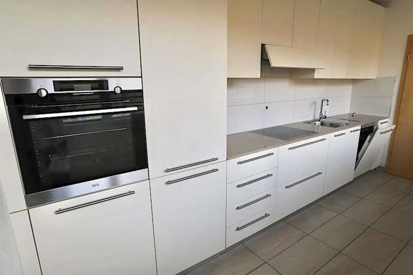 Bright Three-Room Apartment for Rent - Photo 3 of 6