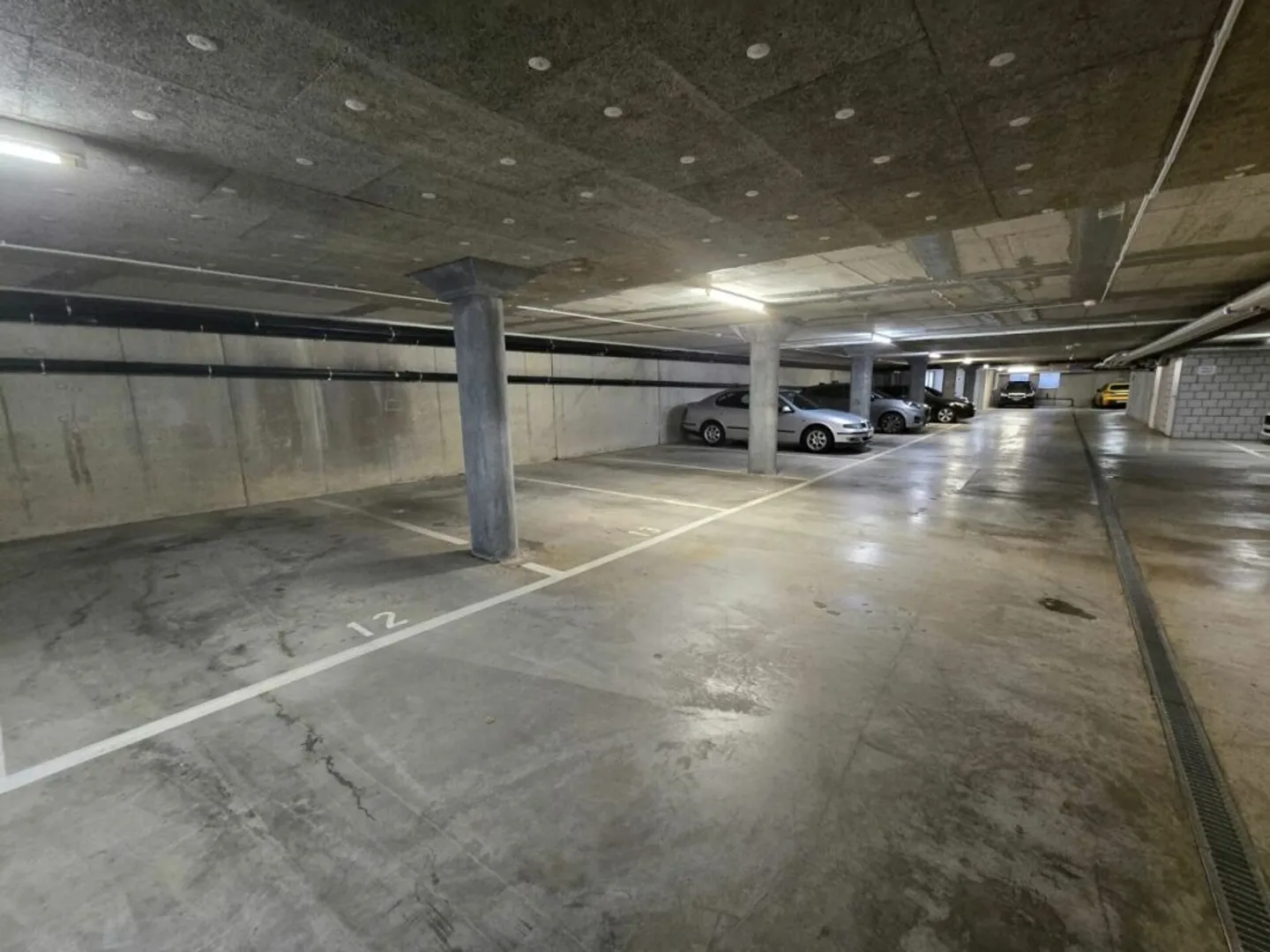 Parking Garage No. 12 and 101, Eichenweg, Belp - Photo 3 of 3