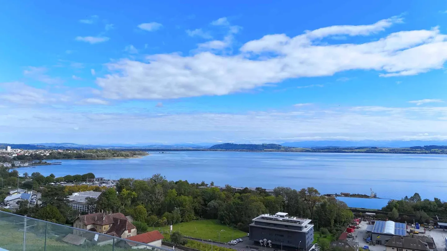 Luxuriöse Penthouse mit 6,5 Zimmern mit Blick auf den See und die Berge - Foto 1 von 6