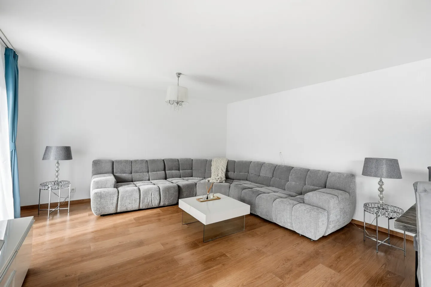 JUST STEPS FROM THE SHORE - SPACIOUS PENTHOUSE WITH BALCONY AND LAKE VIEW - Photo 6 of 13