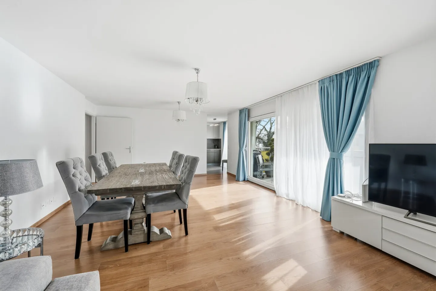 JUST STEPS FROM THE SHORE - SPACIOUS PENTHOUSE WITH BALCONY AND LAKE VIEW - Photo 5 of 13