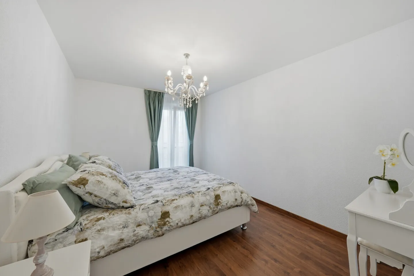 JUST STEPS FROM THE SHORE - SPACIOUS PENTHOUSE WITH BALCONY AND LAKE VIEW - Photo 10 of 13