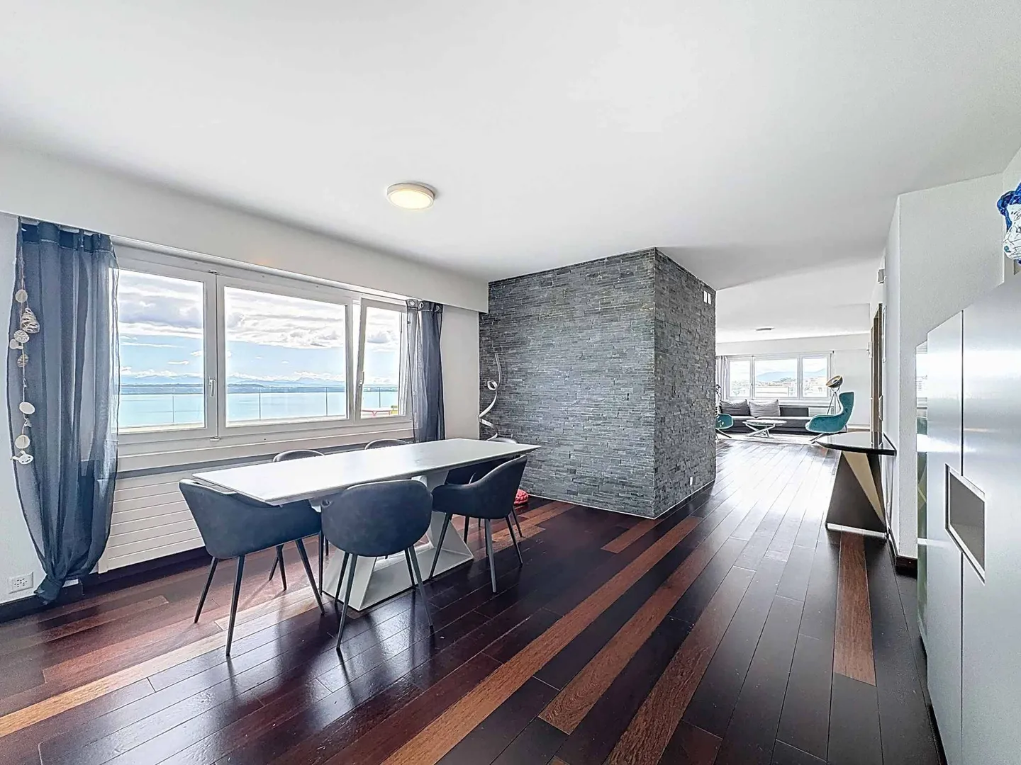 Luxuriöse Penthouse mit 6,5 Zimmern mit Blick auf den See und die Berge - Foto 3 von 6