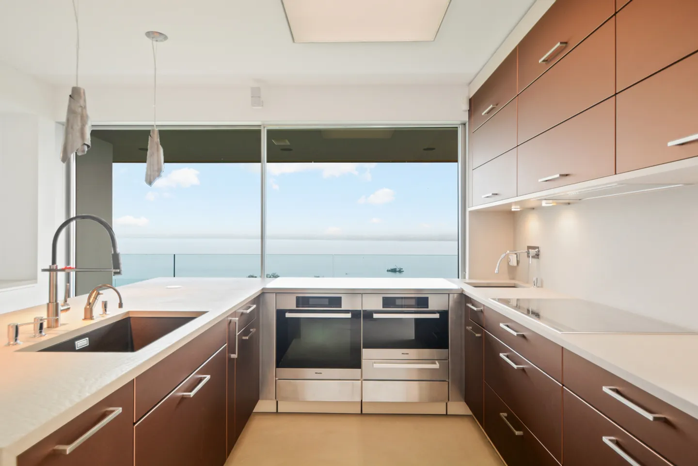 Une Ode à la Sérénité avec Vue sur le Lac et les Alpes - Photo 4 sur 19