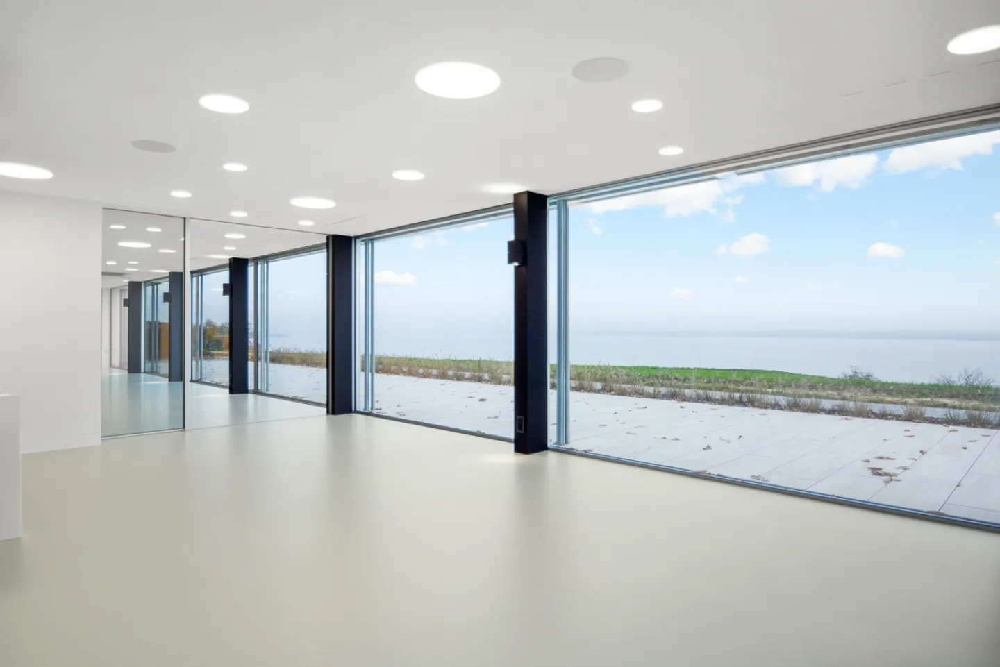 Une Ode à la Sérénité avec Vue sur le Lac et les Alpes - Photo 12 sur 19