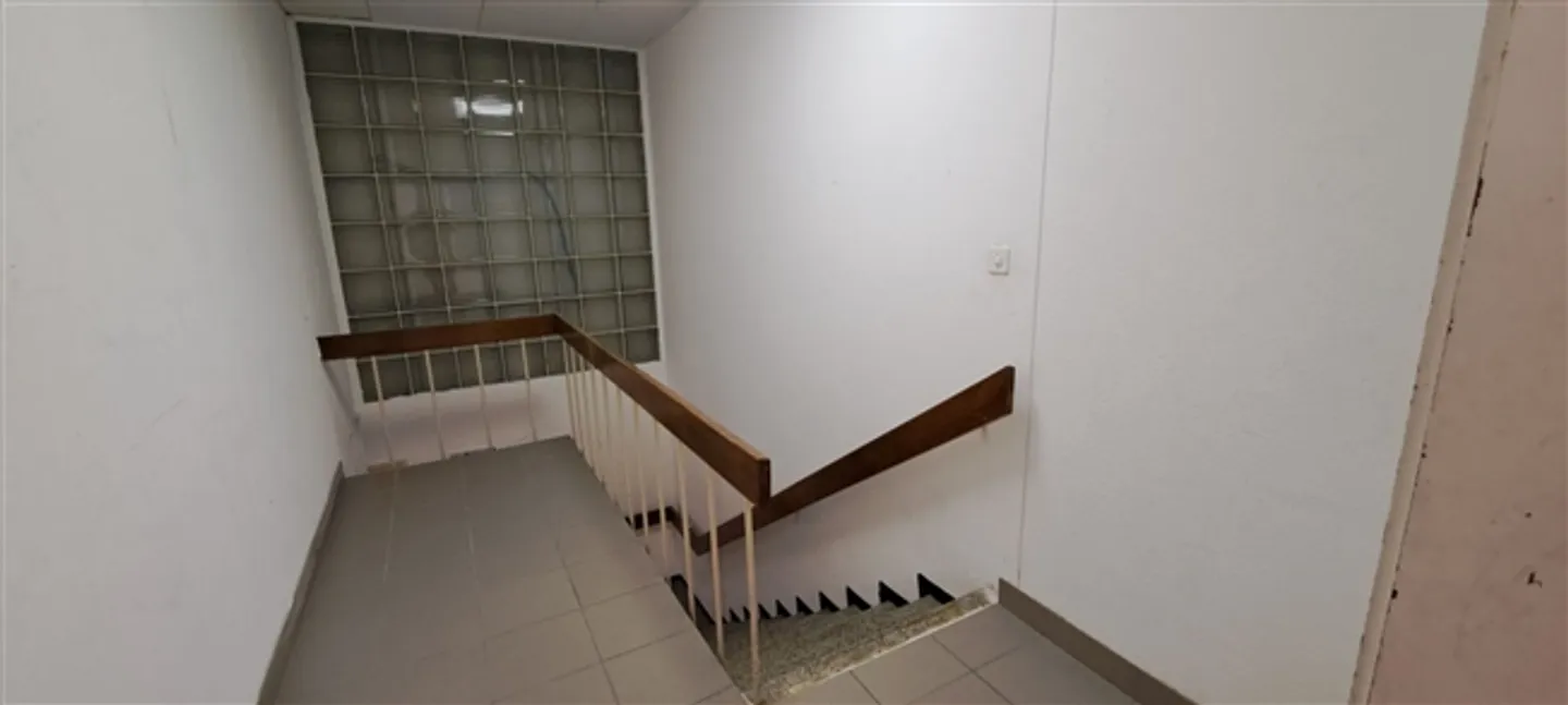 Biel, large commercial area with 5.5 rooms on the ground floor in a busy area - Photo 6 of 8