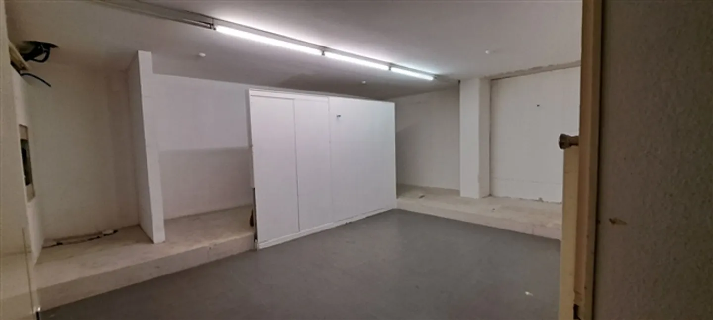 Biel, large commercial area with 5.5 rooms on the ground floor in a busy area - Photo 7 of 8