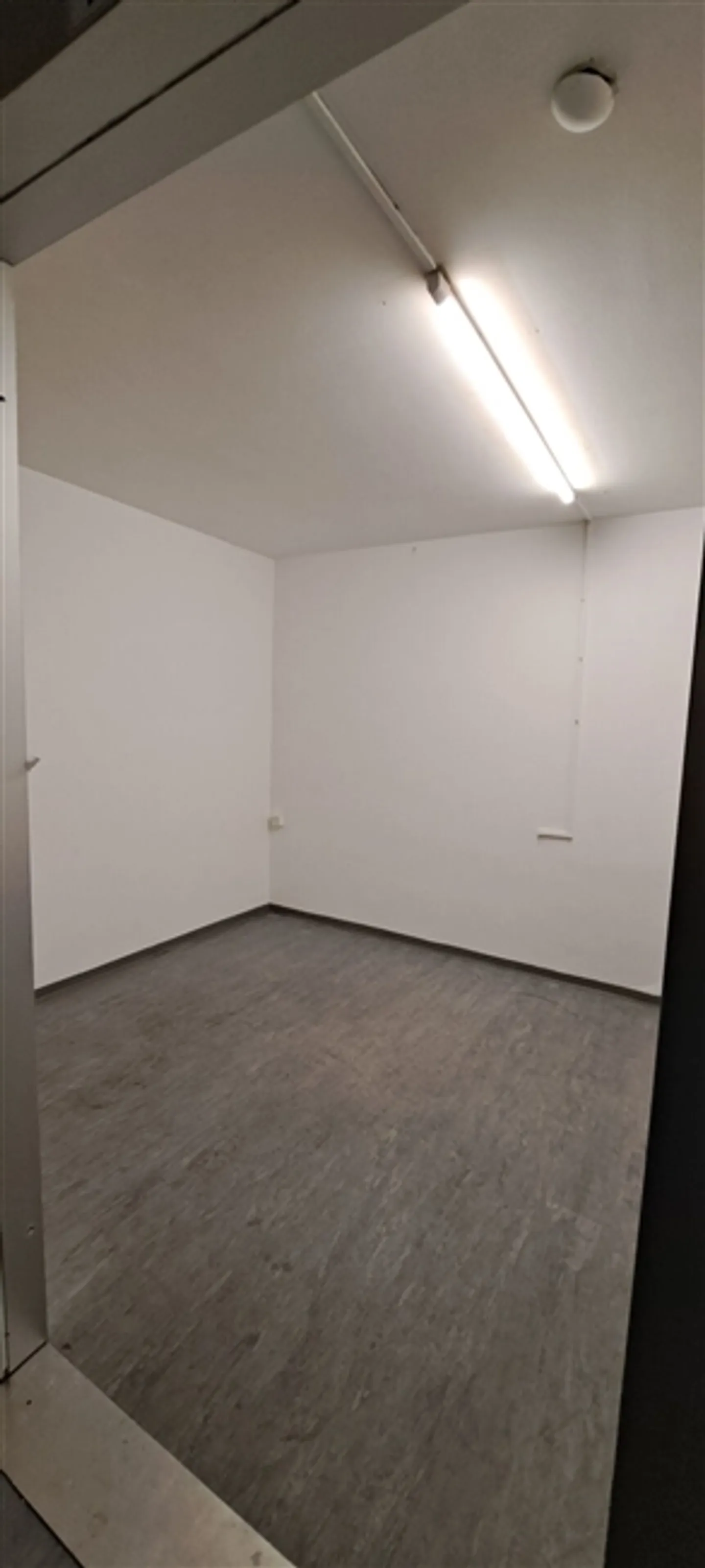 Biel, large commercial area with 5.5 rooms on the ground floor in a busy area - Photo 8 of 8