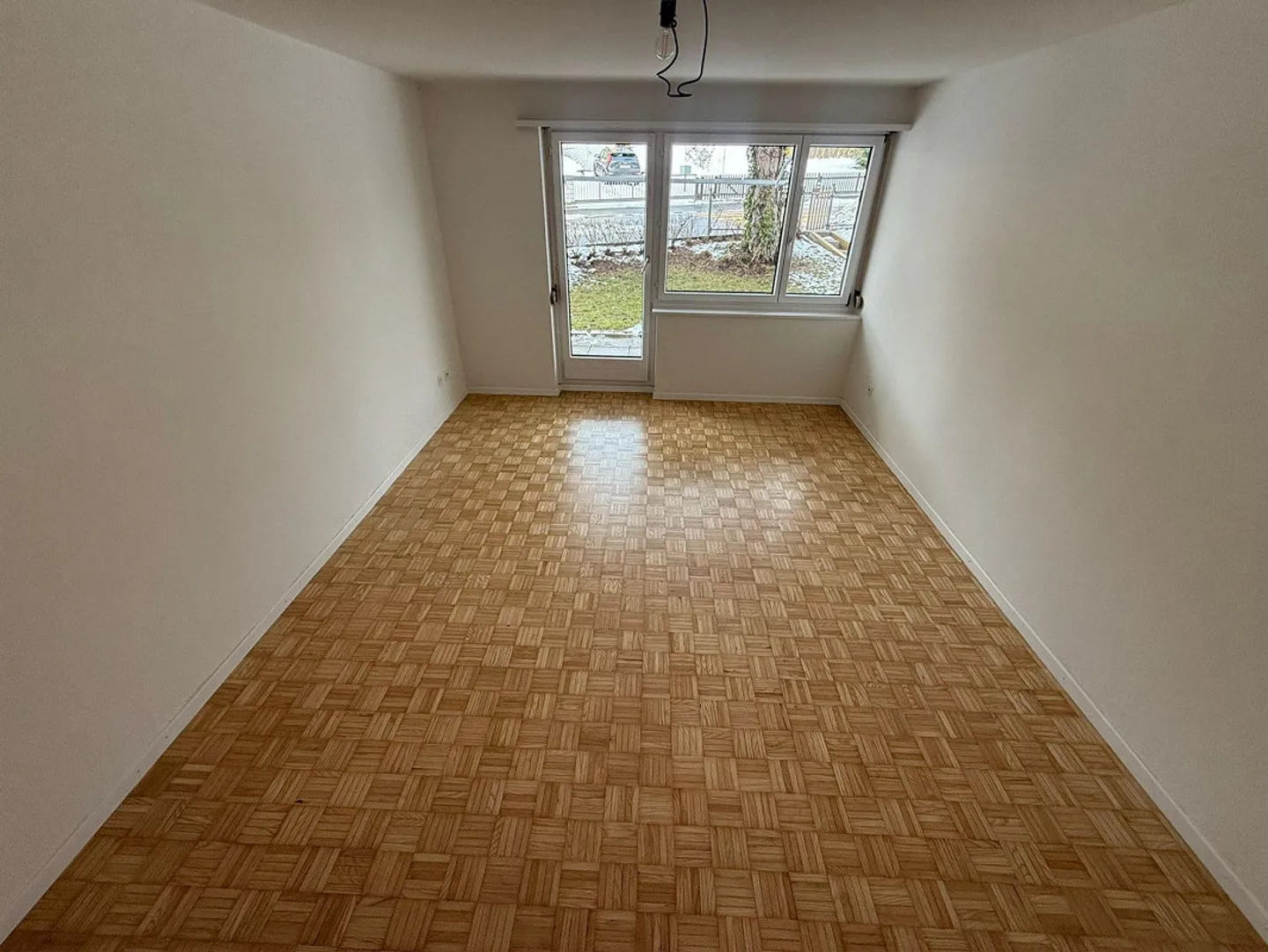 Attractive 3.5-room apartment with patio - Photo 1 of 13