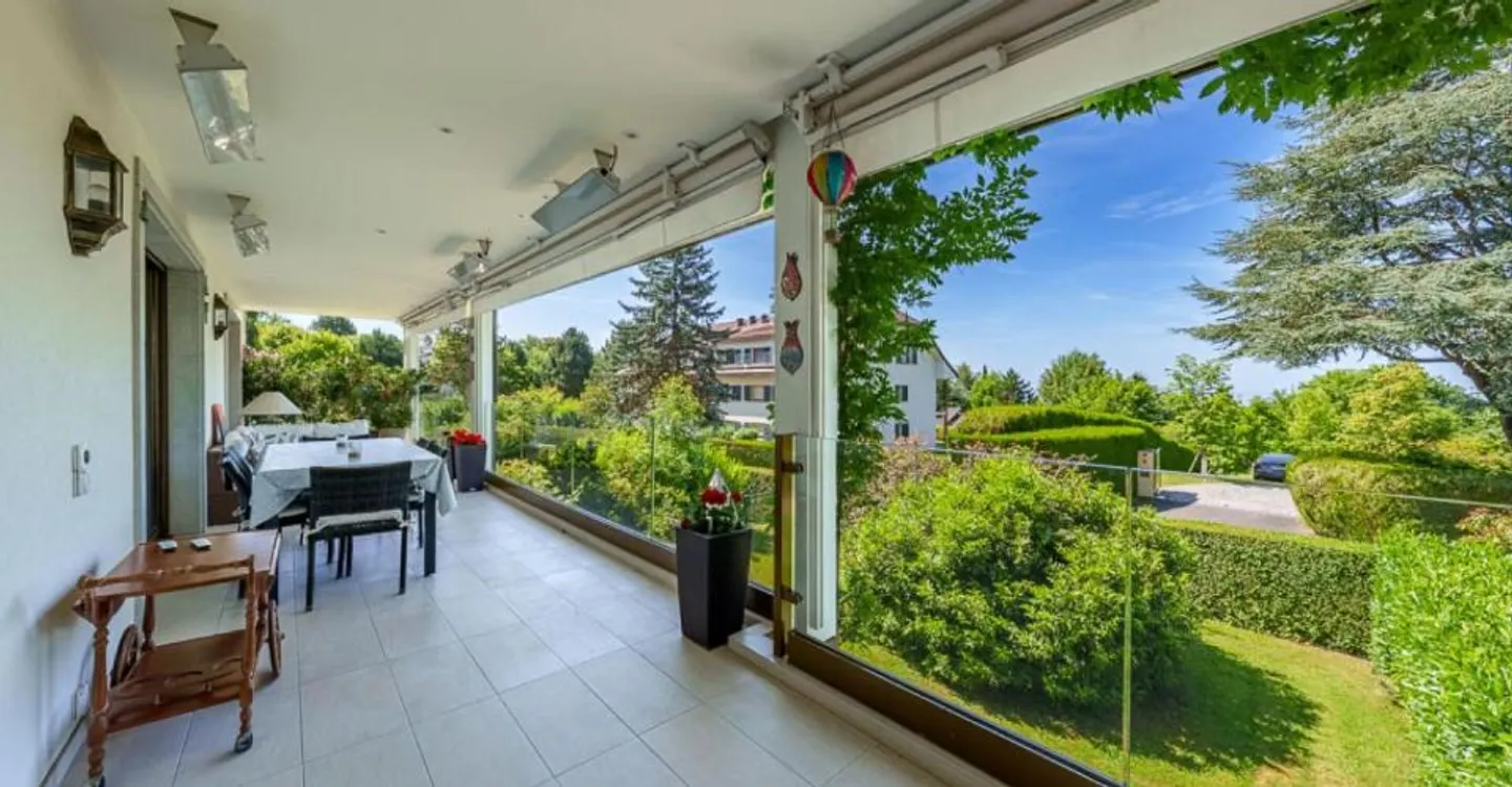 GRANDE APPARTAMENTO SULLE ALTEZZE DI LAUSANNE - Foto 1 di 11
