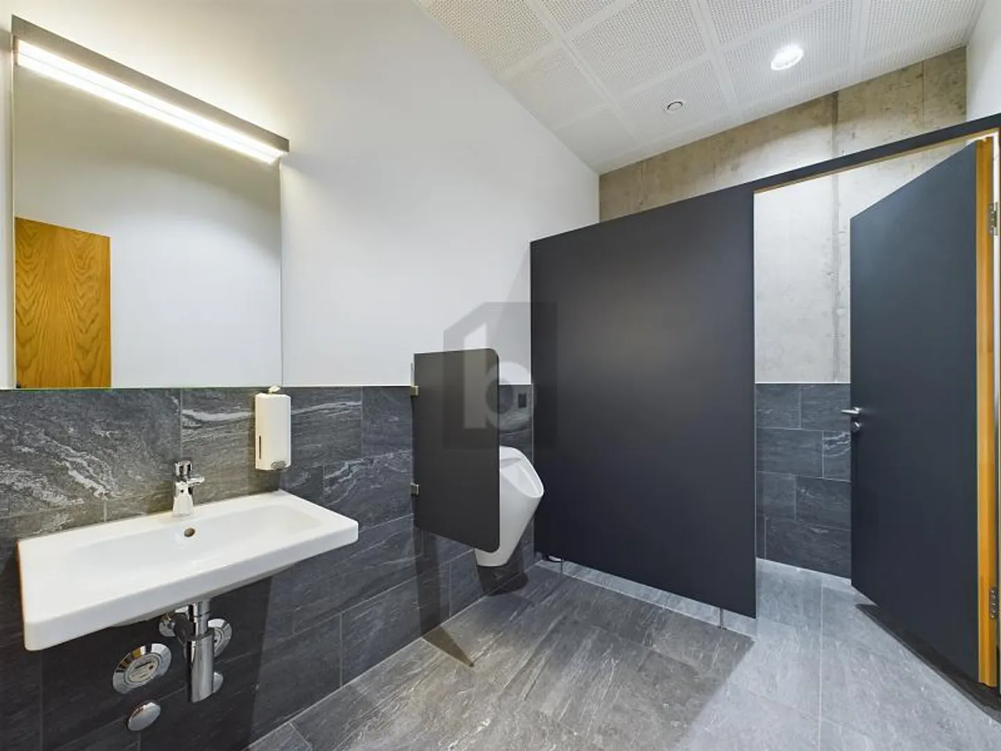 GRANDE SALA DI MONTAGGIO, IDEALE PER LA TUA AZIENDA - Foto 2 di 5