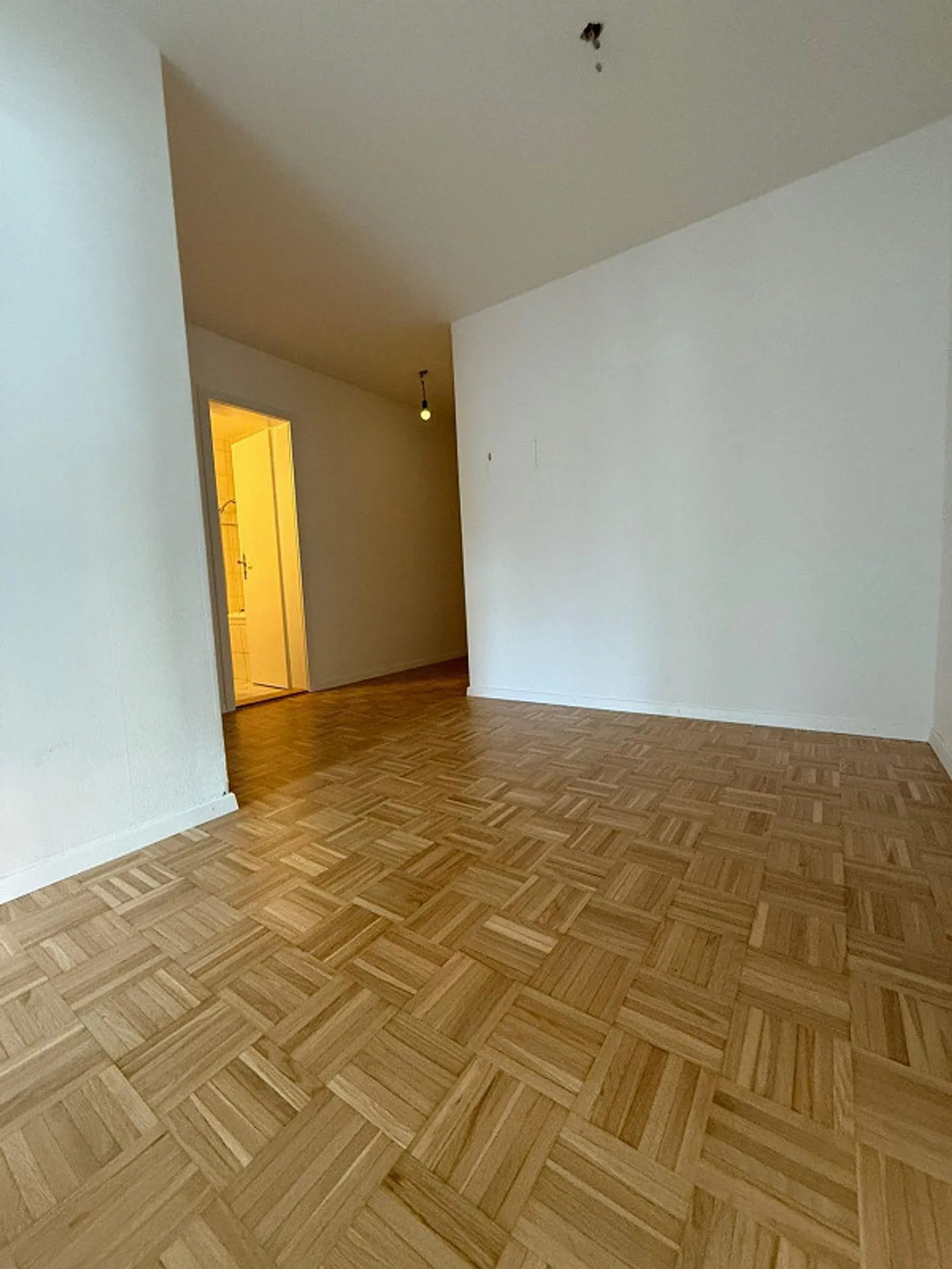 Attractive 3.5-room apartment with patio - Photo 2 of 13