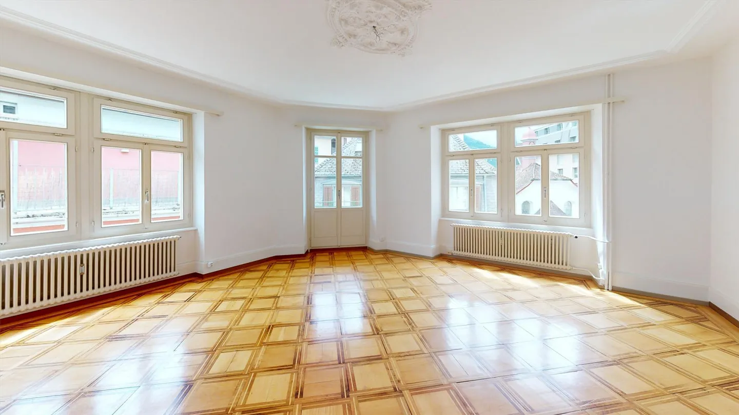 7.5 Room Apartment - Photo 1 of 4