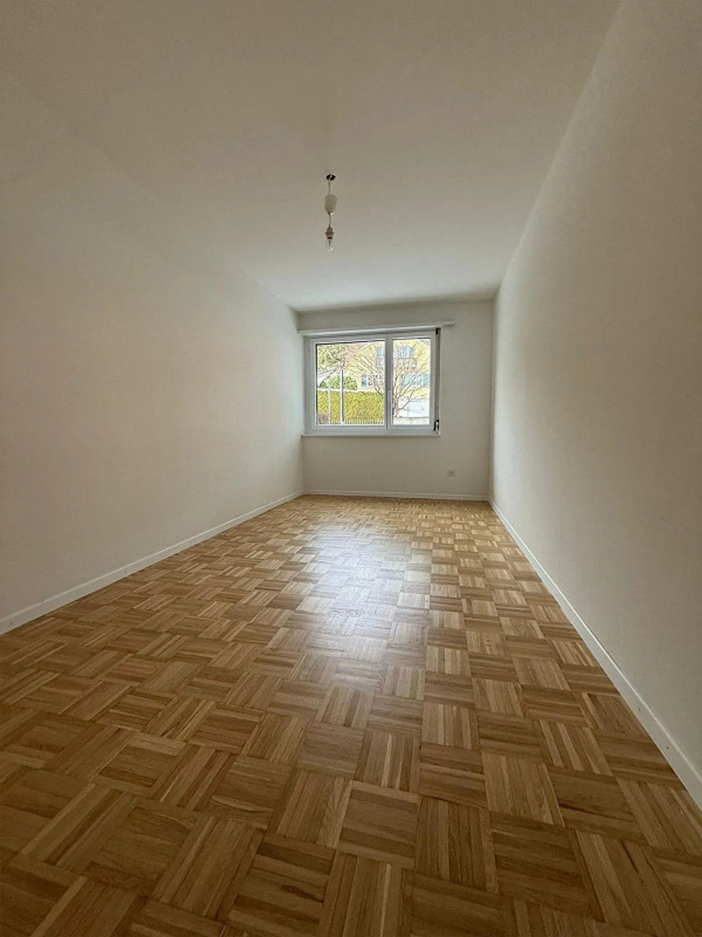 Attractive 3.5-room apartment with patio - Photo 3 of 13