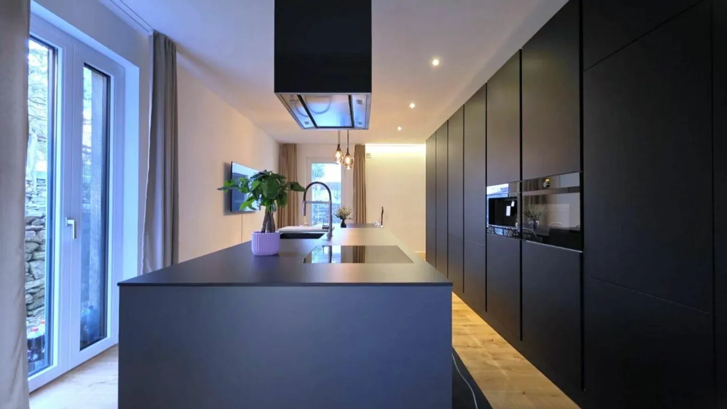 Modern single-family villa with large garden in a quiet location in Golino - Photo 4 of 15