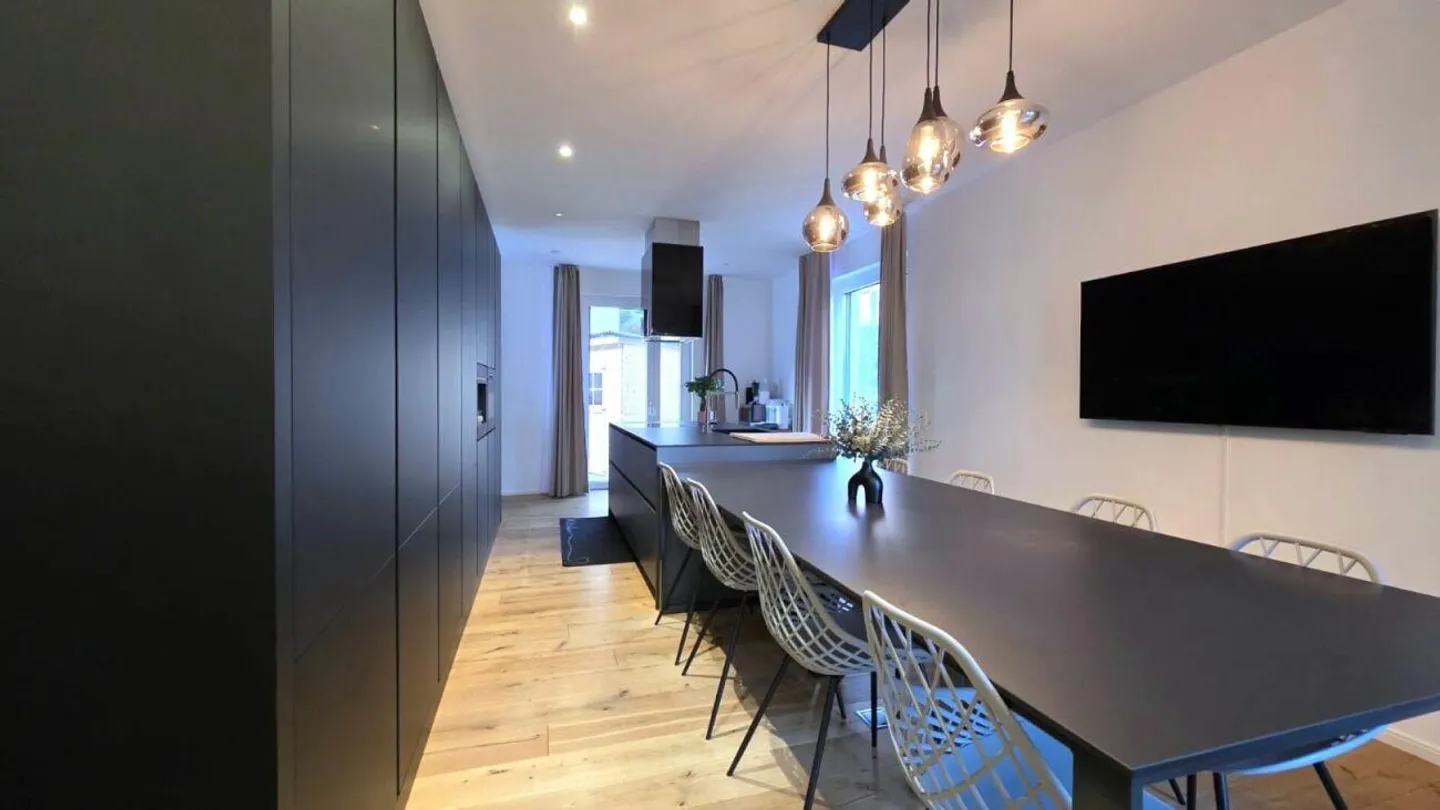 Modern single-family villa with large garden in a quiet location in Golino - Photo 5 of 15