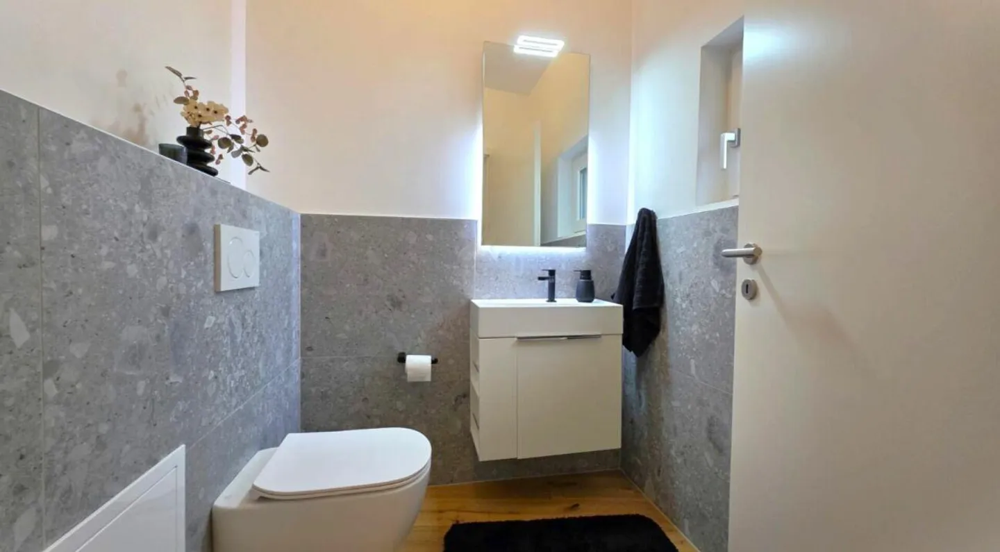 Modern single-family villa with large garden in a quiet location in Golino - Photo 7 of 15